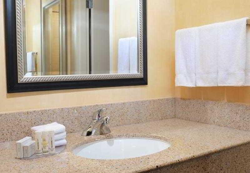 Courtyard By Marriott Oklahoma City Airport Buitenkant foto