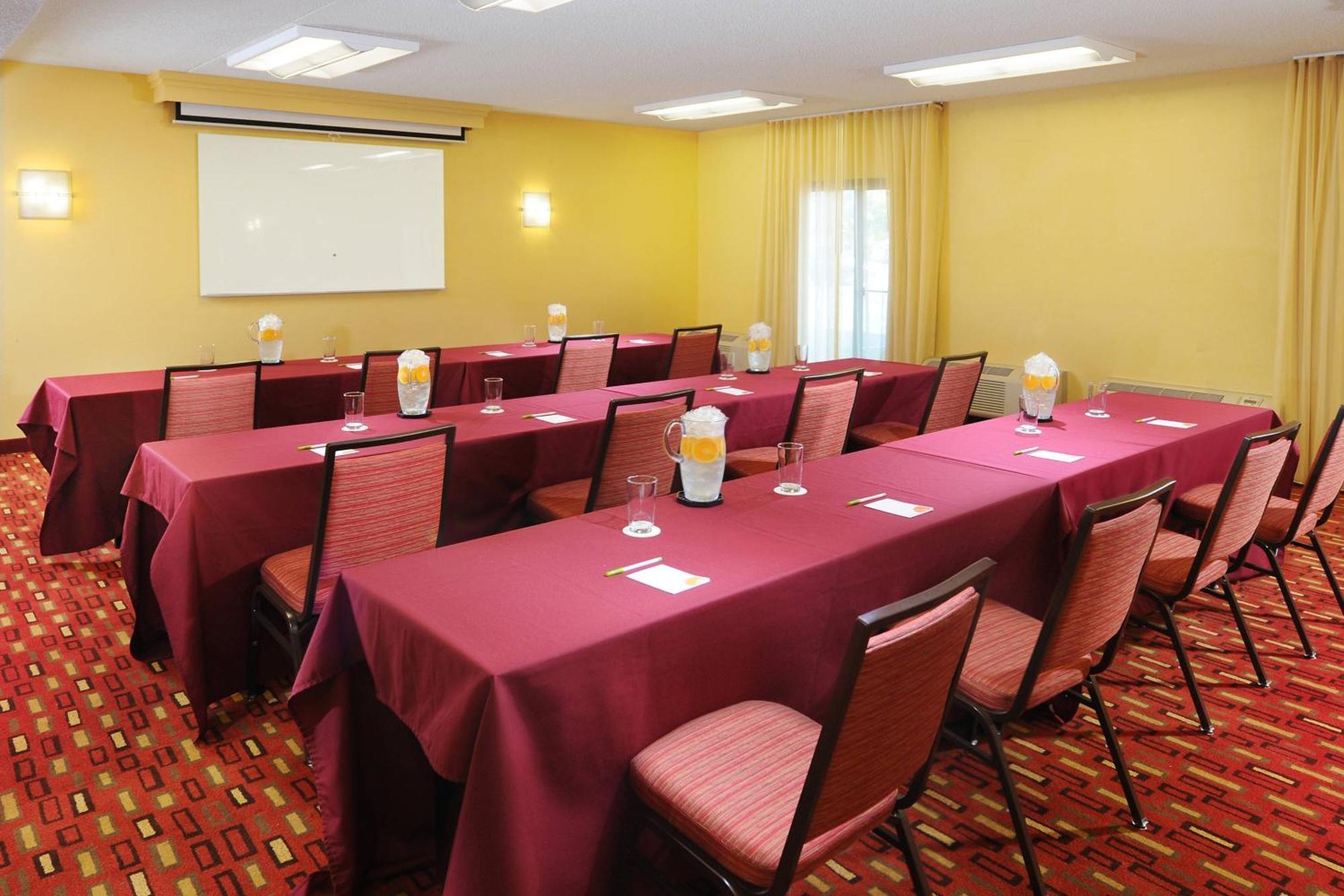 Courtyard By Marriott Oklahoma City Airport Buitenkant foto