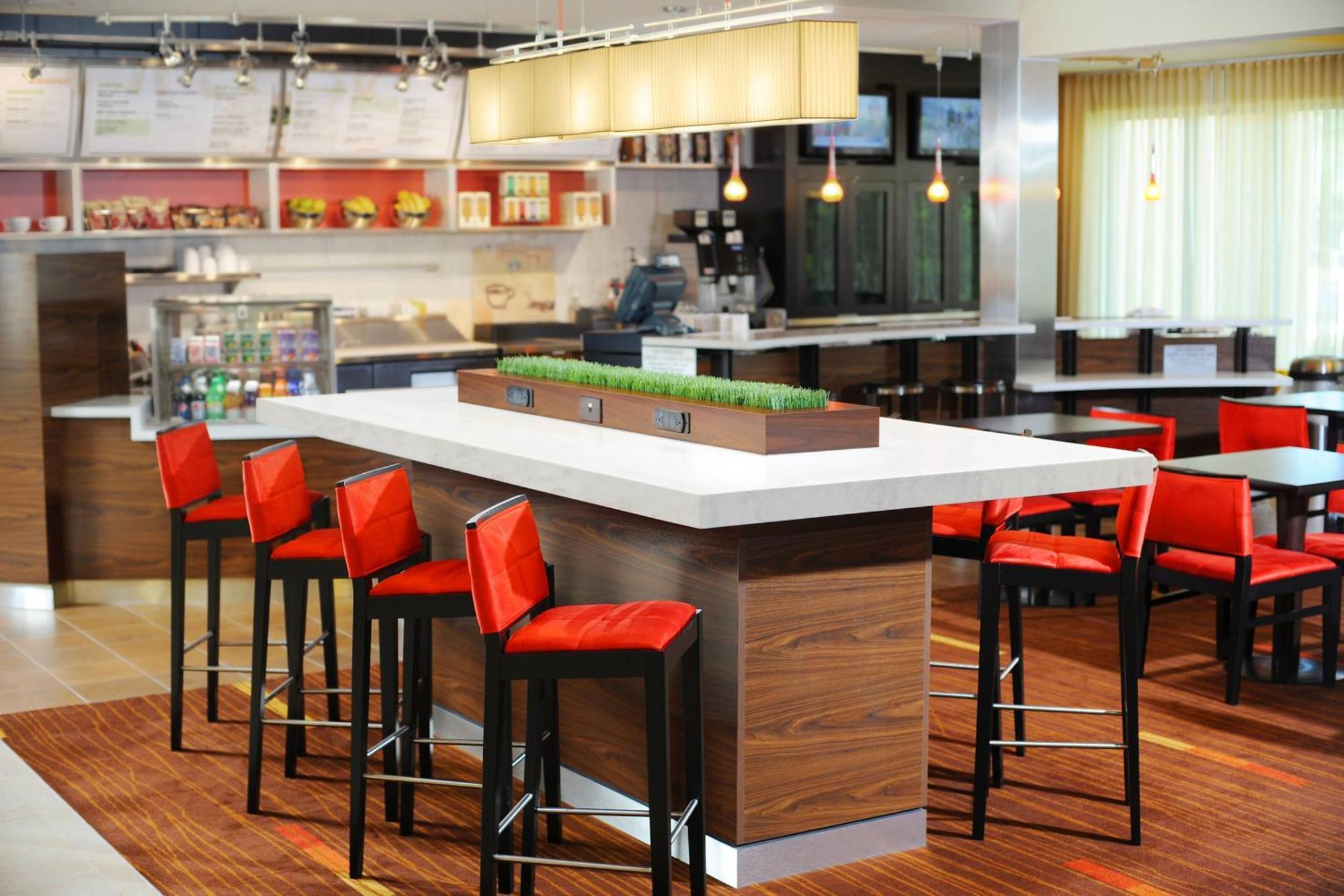 Courtyard By Marriott Oklahoma City Airport Buitenkant foto