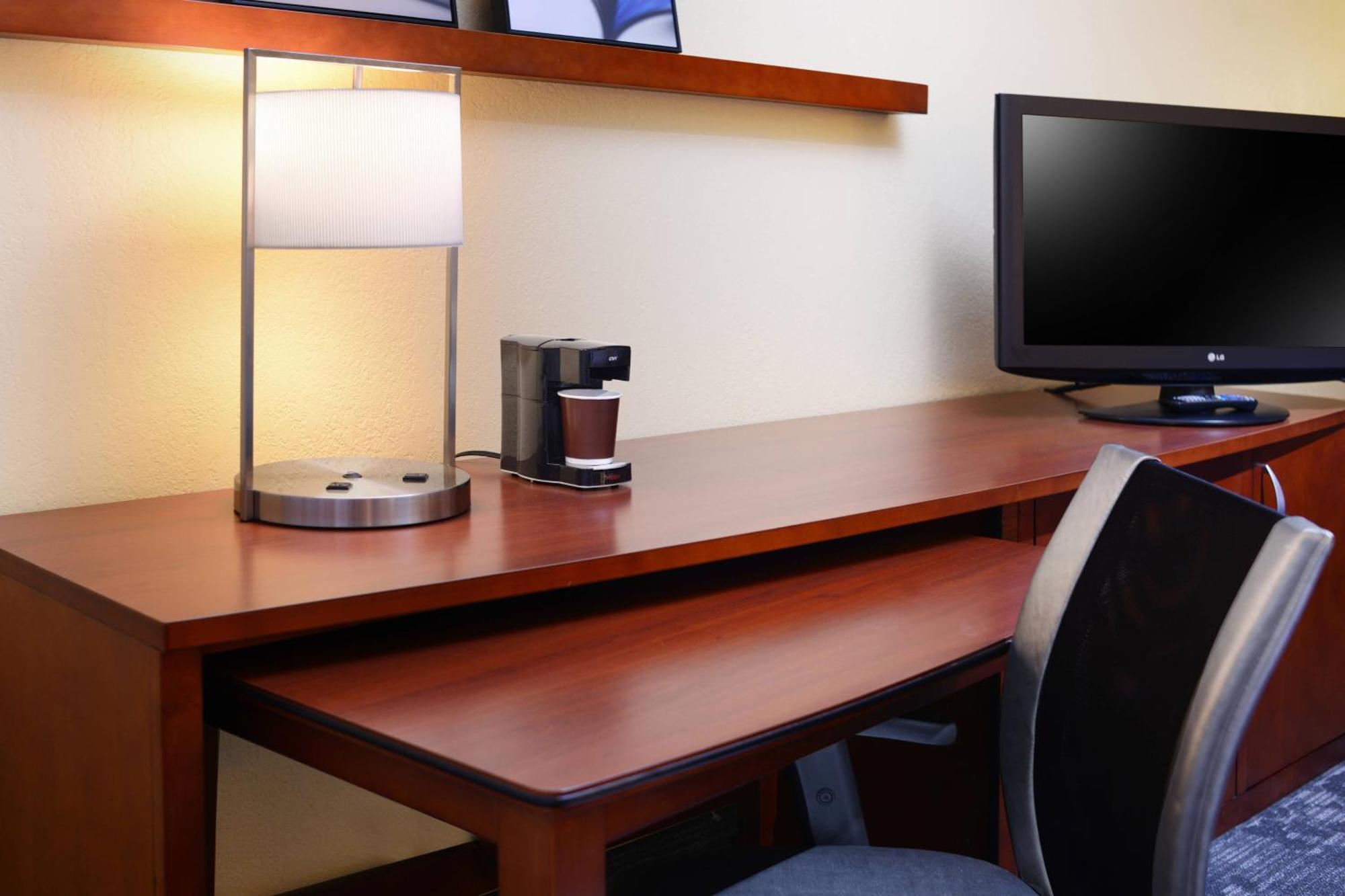 Courtyard By Marriott Oklahoma City Airport Buitenkant foto