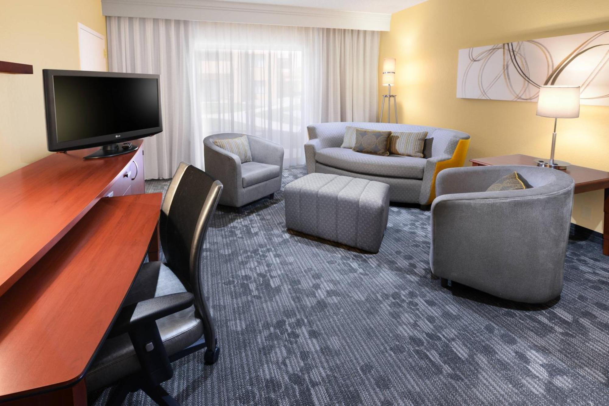 Courtyard By Marriott Oklahoma City Airport Buitenkant foto