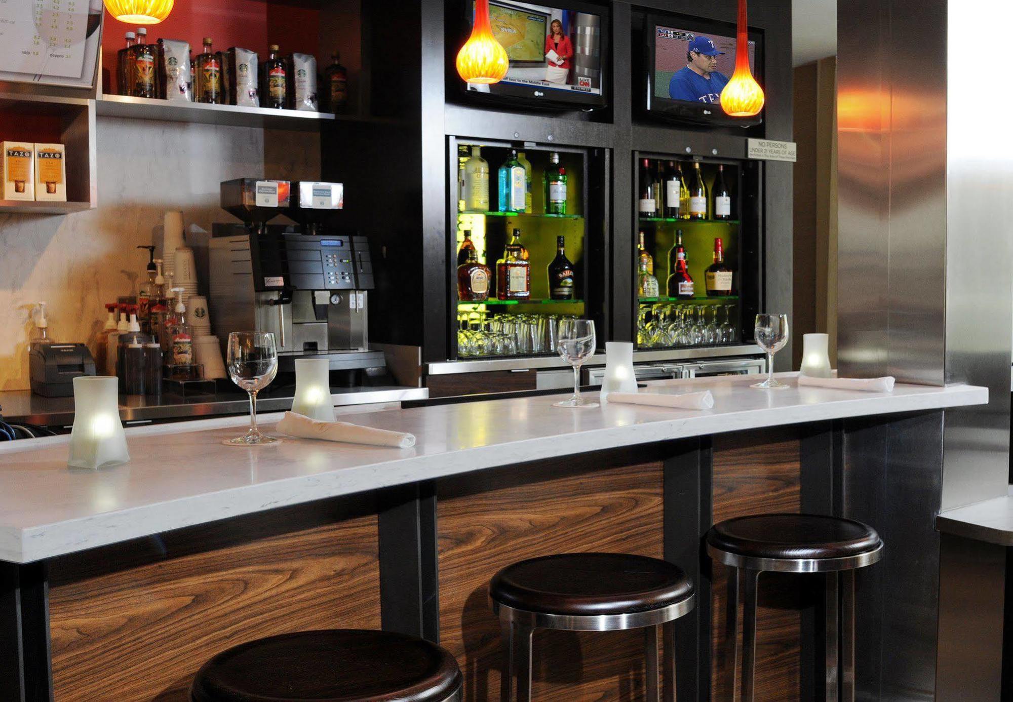 Courtyard By Marriott Oklahoma City Airport Buitenkant foto